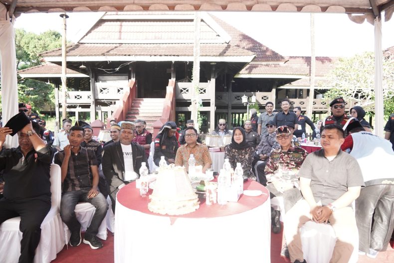 Wabup Darmawangsyah Bersama Istri Hadiri Anniversary Kiwal Gowa, Serukan Persatuan