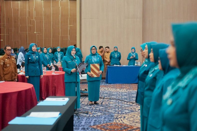 Andi Tenri Indah Lantik 6 Ketua PKK Kecamatan, Tekankan Amanah dan Integritas