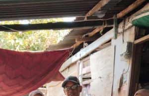Bupati Gowa Husniah Talenrang Salurkan Bantuan Pangan di Tombolo, Program Bedah Rumah Capai 450 Unit