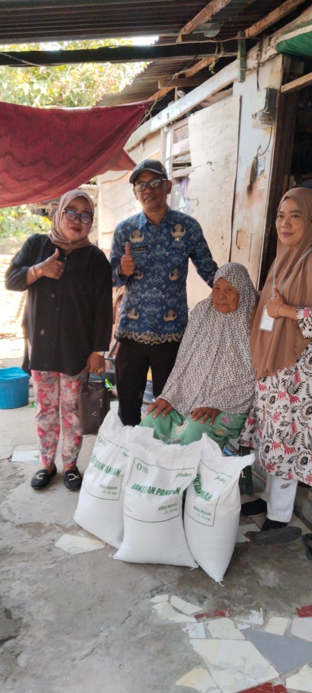 Bupati Gowa Husniah Talenrang Salurkan Bantuan Pangan di Tombolo, Program Bedah Rumah Capai 450 UnitWhatsApp Image 2026-09-17 at 14.19.02 (1)