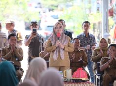 Kunker di Parigi, Sambut Hangat, Bupati Gowa Salurkan Bantuan Pangan dan Sertifikat PTSL